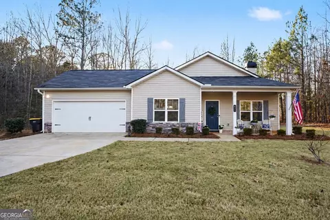 635 Pinewood Dr, Gay, GA 30218