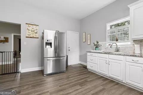 Entry Way - 79 E Wright St, Winder, GA 30680 photo 5 of 6