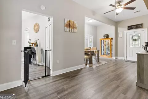 Entry Way - 79 E Wright St, Winder, GA 30680 photo 3 of 6
