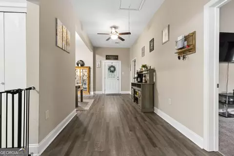 Entry Way - 79 E Wright St, Winder, GA 30680 photo 4 of 6