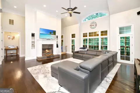 Living - 105 Holbrook Dr, Lagrange, GA 30240 photo 2 of 3