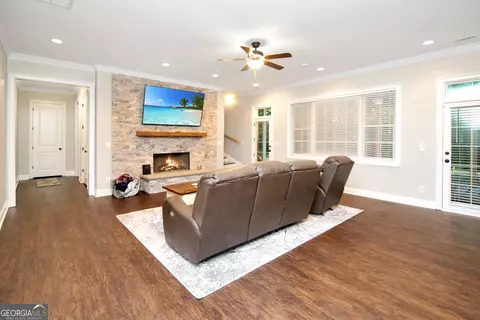 Living - 105 Holbrook Dr, Lagrange, GA 30240 photo 3 of 3