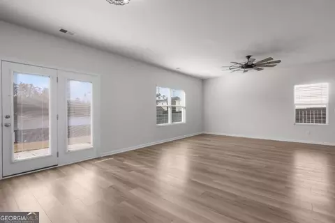 Living - 113 Jennie Dr, Springfield, GA 31329 photo 1 of 3