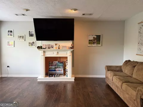 Living - 575 John Vaughn Rd, Dublin, GA 31021 photo 1 of 3