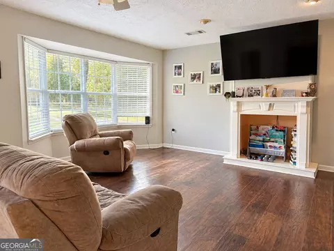 Living - 575 John Vaughn Rd, Dublin, GA 31021 photo 2 of 3