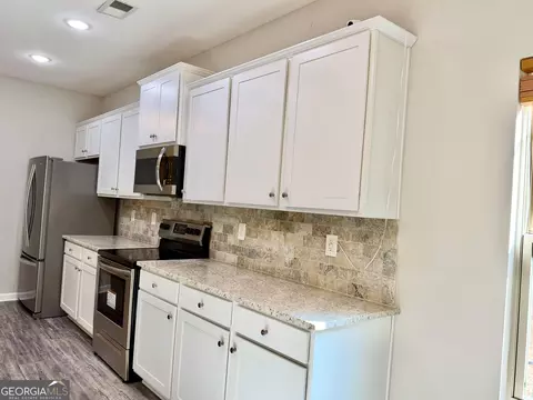 Kitchen - 412 Clematis Ct, Temple, GA 30179 photo 10 of 10