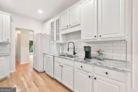 Kitchen - 5010 Rebels Run, Canton, GA 30115 photo 3 of 7