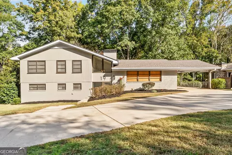 19 Mansour Cir, Newnan, GA 30263