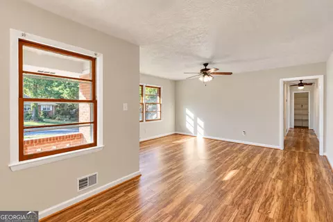 Living - 5282 David Cir SE, Covington, GA 30014 photo 4 of 7