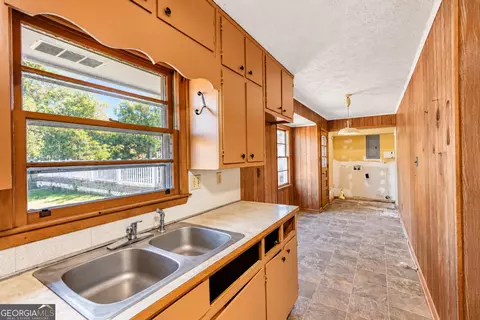 Kitchen - 5282 David Cir SE, Covington, GA 30014 photo 4 of 4