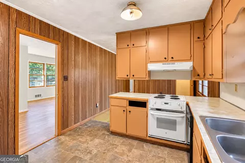 Kitchen - 5282 David Cir SE, Covington, GA 30014 photo 3 of 4