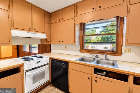 Kitchen - 5282 David Cir SE, Covington, GA 30014 photo 2 of 4