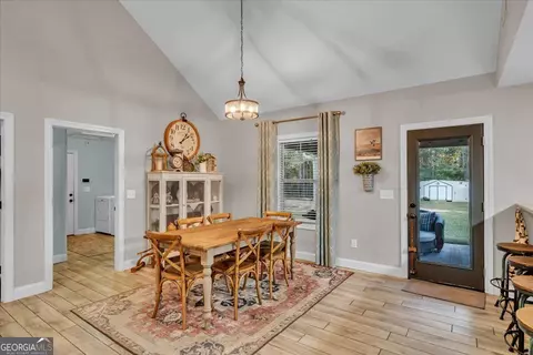 Dining - 959 Patton Rd, Griffin, GA 30224 photo 1 of 2