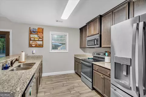 Kitchen - 959 Patton Rd, Griffin, GA 30224 photo 2 of 3
