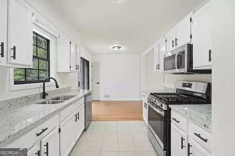 Kitchen - 120 Farmbrook Trl, Stockbridge, GA 30281 photo 1 of 2