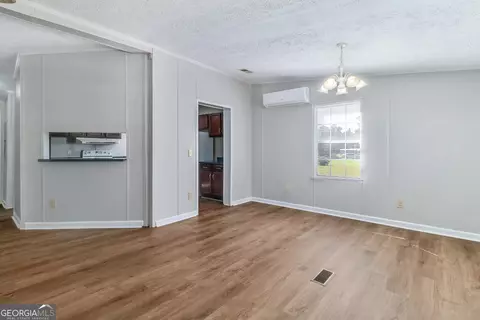 Living - 1159 Courthouse Rd, Springfield, GA 31329 photo 5 of 6