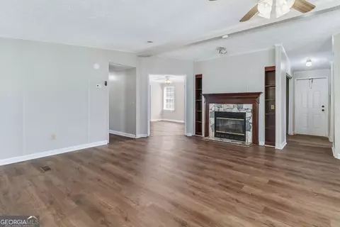 Living - 1159 Courthouse Rd, Springfield, GA 31329 photo 3 of 6