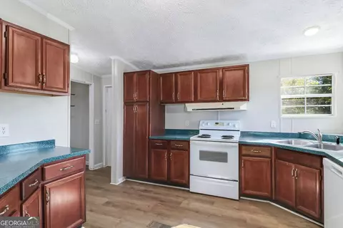 Kitchen - 1159 Courthouse Rd, Springfield, GA 31329 photo 4 of 5