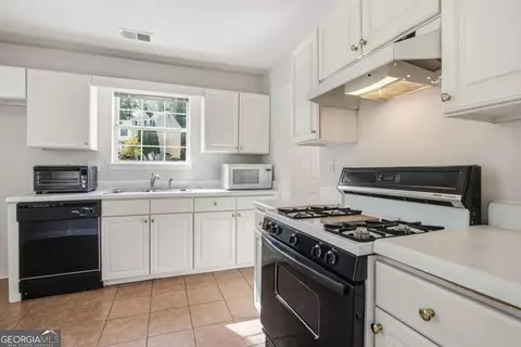 Kitchen - 3045 Jester Ct, Duluth, GA 30096 photo 3 of 3