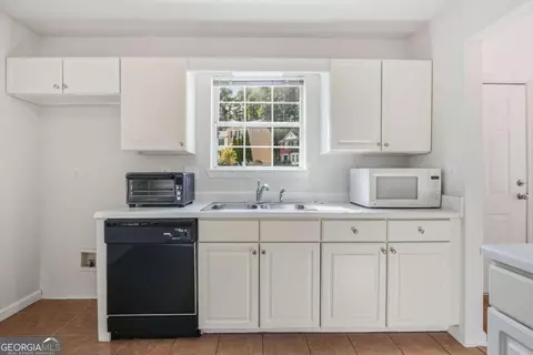 Kitchen - 3045 Jester Ct, Duluth, GA 30096 photo 2 of 3