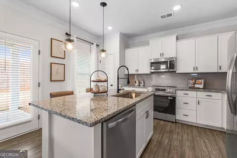 Kitchen - 199 Shire Loop, Calhoun, GA 30701 photo 2 of 5