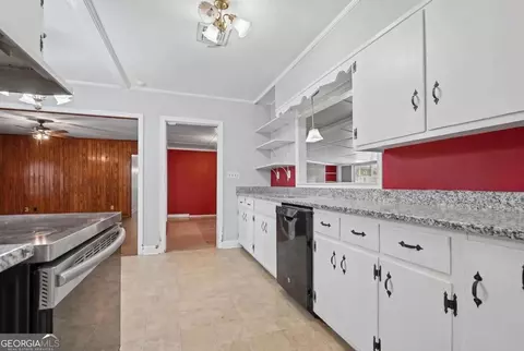 Kitchen - 3538 Pearl St, Shellman, GA 39886 photo 2 of 3