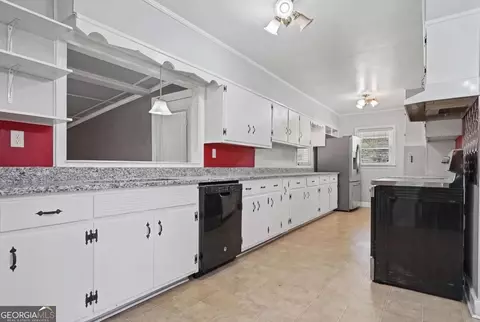 Kitchen - 3538 Pearl St, Shellman, GA 39886 photo 3 of 3