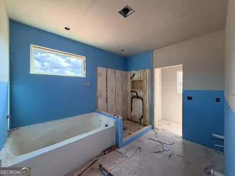Bath - 202 Woodyard Rd, Lagrange, GA 30240 photo 2 of 2