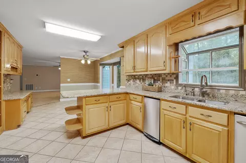 Kitchen - 337 Elder Dr, Jefferson, GA 30549 photo 3 of 5