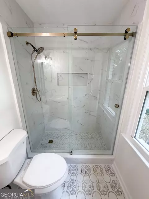 Bath - 127 Hazel Way, Lagrange, GA 30241 photo 6 of 6