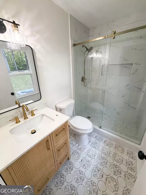 Bath - 127 Hazel Way, Lagrange, GA 30241 photo 5 of 6