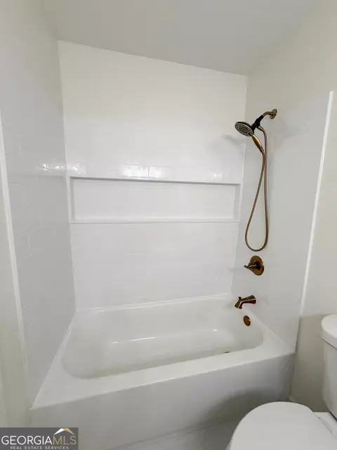 Bath - 127 Hazel Way, Lagrange, GA 30241 photo 3 of 6