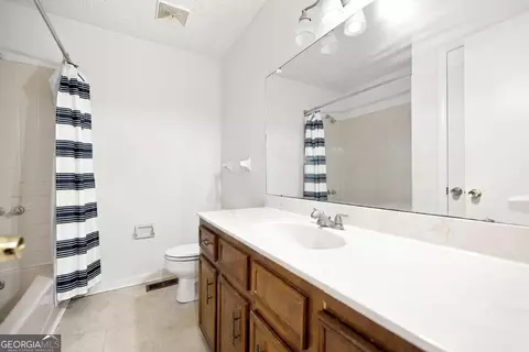 Bath - 1129 Kingston Rd, Perry, GA 31069 photo 1 of 3