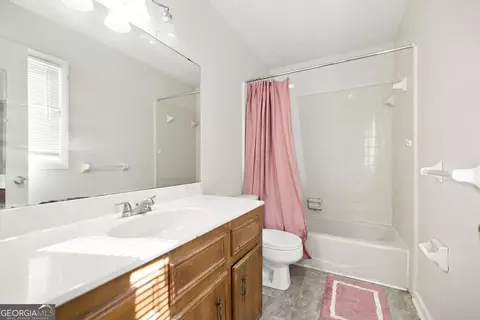Bath - 1129 Kingston Rd, Perry, GA 31069 photo 2 of 3