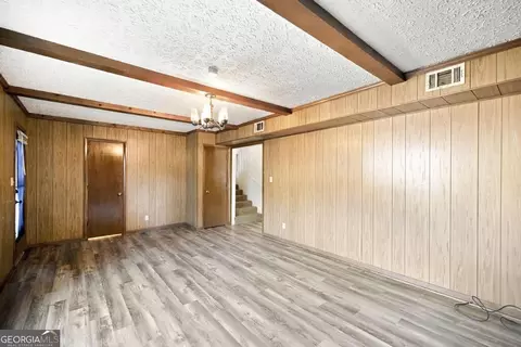 Living - 1129 Kingston Rd, Perry, GA 31069 photo 5 of 5