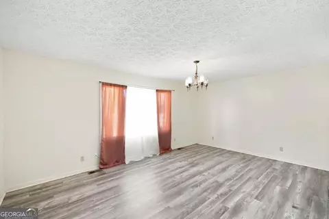 Living - 1129 Kingston Rd, Perry, GA 31069 photo 1 of 5