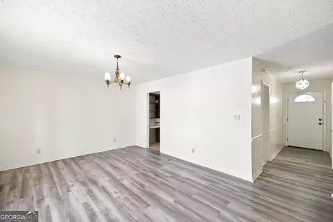 Living - 1129 Kingston Rd, Perry, GA 31069 photo 2 of 5