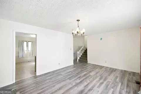 Living - 1129 Kingston Rd, Perry, GA 31069 photo 3 of 5