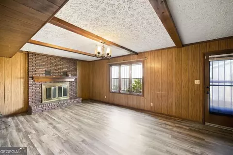 Living - 1129 Kingston Rd, Perry, GA 31069 photo 4 of 5