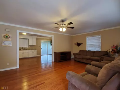 6345 Impala Cir, Morrow, GA 30260 photo 4