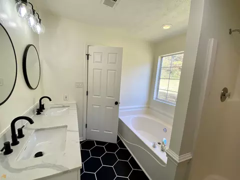 240 Laurel Way, Covington, GA 30016 photo 16