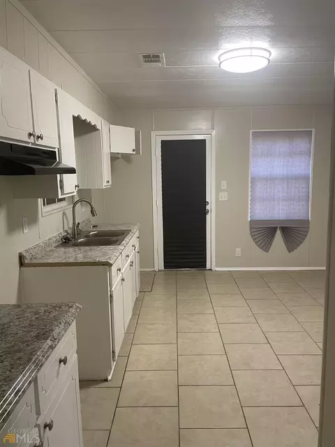 217 Cascade Cir, Dublin, GA 31021 photo 4