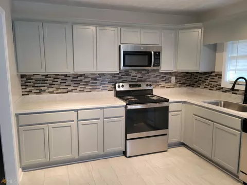 6876 Stephens Dr, Rex, GA 30273 photo 5