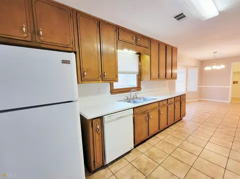 210 Laurel Way, Covington, GA 30016 photo 9