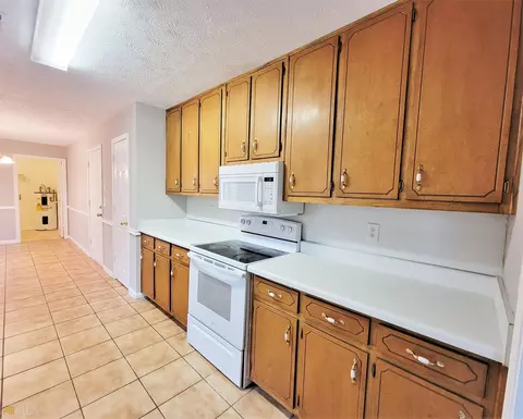 210 Laurel Way, Covington, GA 30016 photo 8