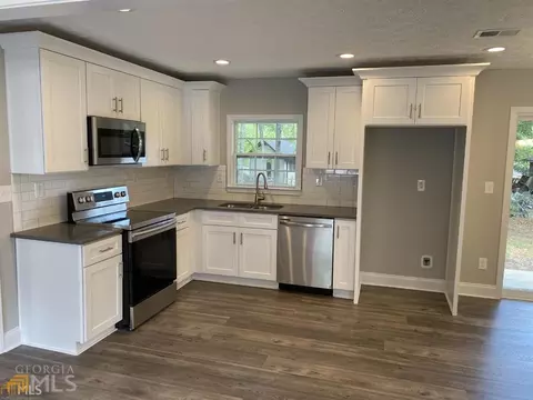 2582 Crabapple Ln, Morrow, GA 30260 photo 3