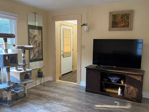 871 E Doyle St, Toccoa, GA 30577 photo 5