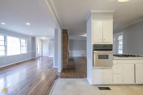 71 Howard Cir, Winder, GA 30680 photo 10