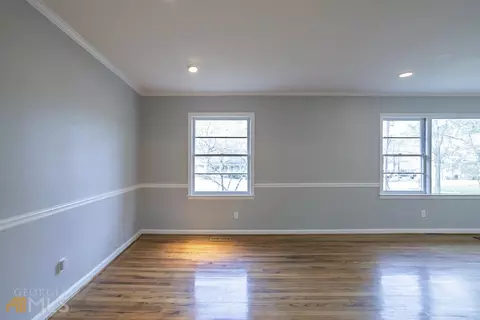 71 Howard Cir, Winder, GA 30680 photo 11