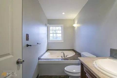 71 Howard Cir, Winder, GA 30680 photo 5